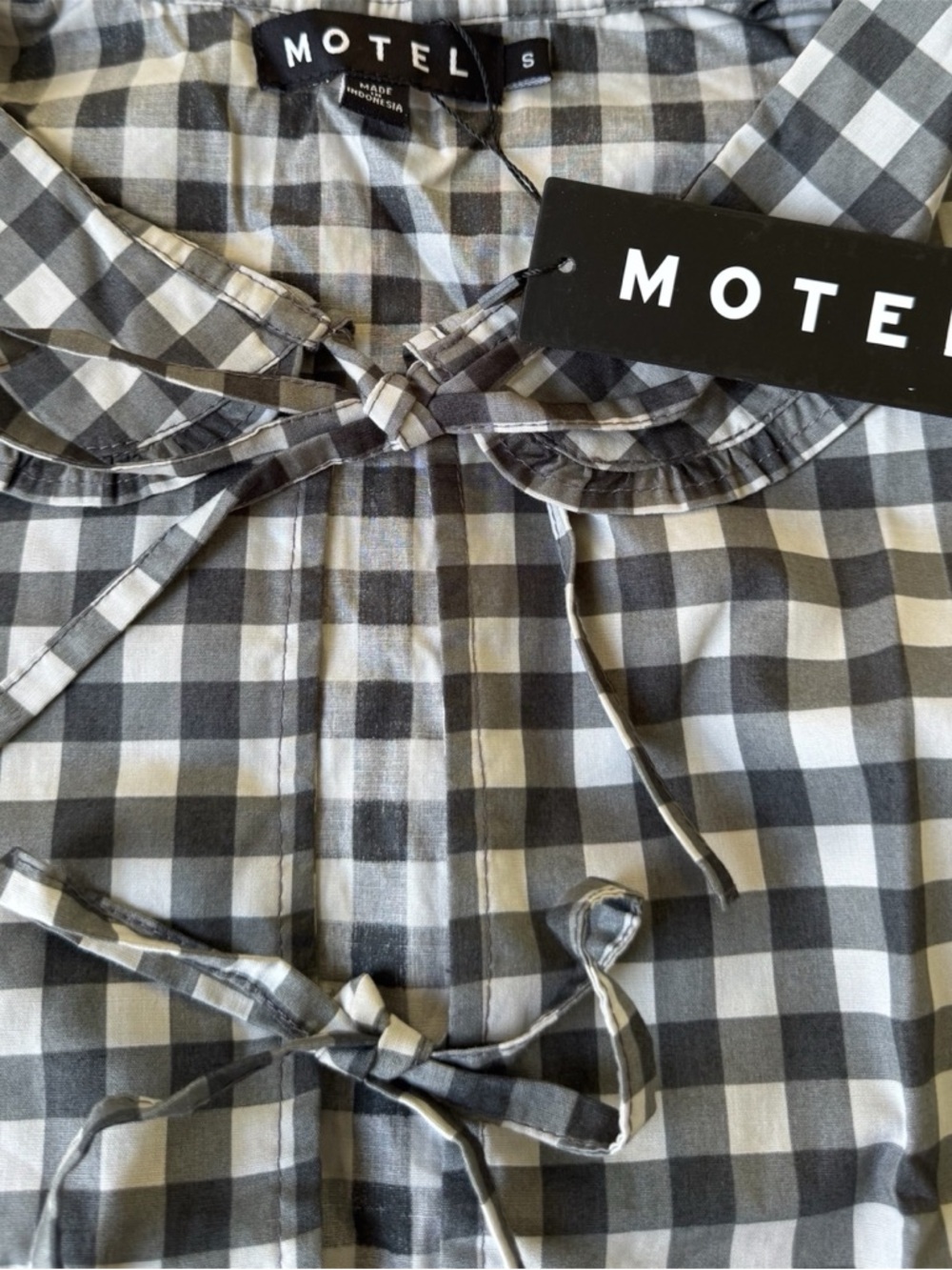MOTEL ROCKS Light-Black Gingham Tie-Front Puff Sleeve Top (Size Small) - Picture 6 of 7